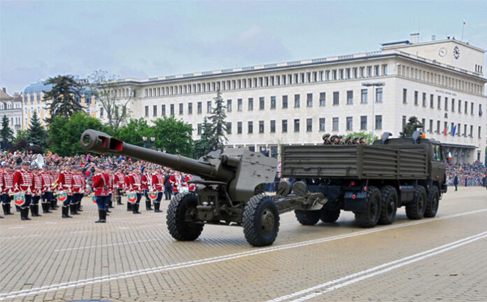 С вертолет Ми-17 започна парадът за Българската армия