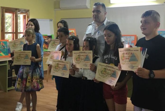 Наградиха участниците в конкурса „С очите си видях бедата“