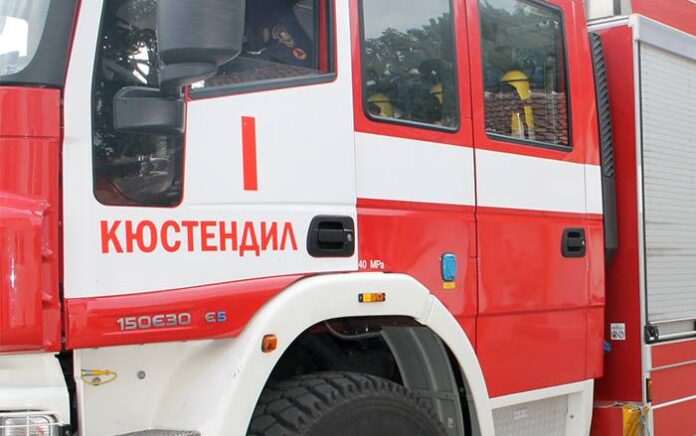 Огнеборци гасиха три пожара в Кюстендилско