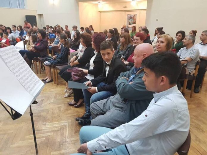 Даровити изпълнители представиха своя талант и труд в съвместен класически концерт