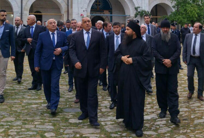 Борисов на поклонение в Зографския манастир на Атон