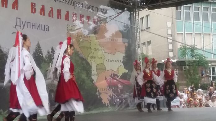 Ансамбли и фолклорни танцови формации от 7 държави се представят в „Мир на Балканите“