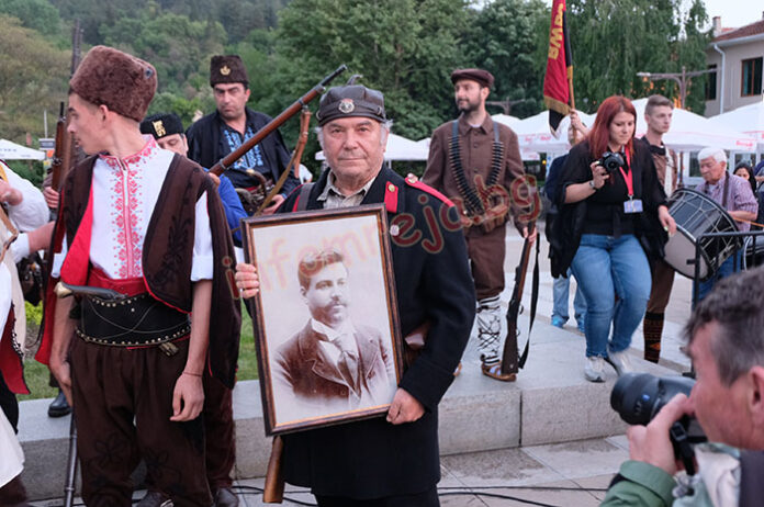 Шествие и поднасяне на венци в памет на Гоце Делчев в Благоевград (СНИМКИ)
