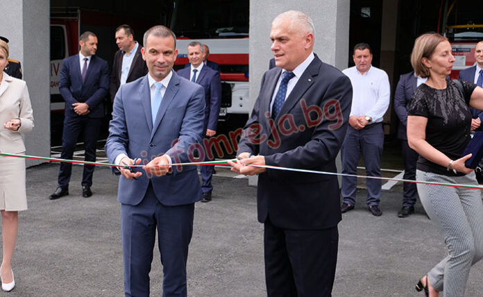 Министър Радев откри санираната пожарна в Сандански (СНИМКИ)