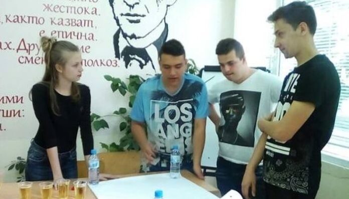 Гимназисти от Кюстендил участваха в дискусионна среща на тема „Тормозът в училище и начините за справяне с него”