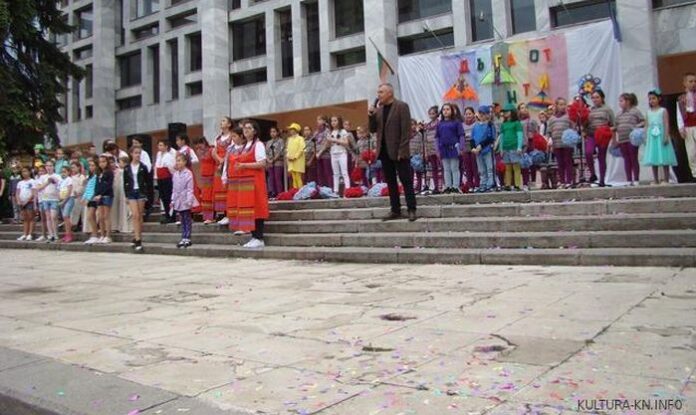 Детският празник "Да докоснеш дъгата" дава поле за изява отново на талантливи третокласници в Кюстендил
