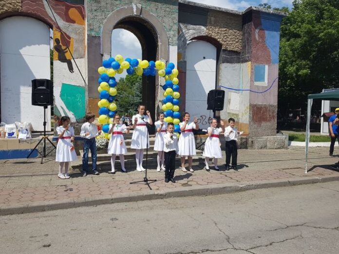 Емблематичният червен автобус на училища "Европа" премина и през Кюстендил