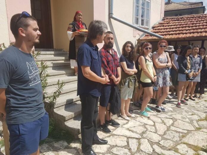Студентите от пленера в Шишковци ще се впуснат в творческа среща „Поезия и музика край Струма”