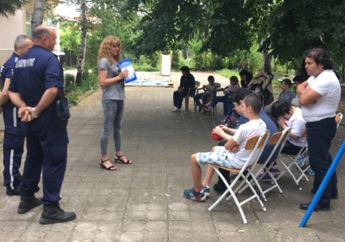 Полицаи гостуваха в Дневен център „Вяра, Надежда, Любов” - Кюстендил