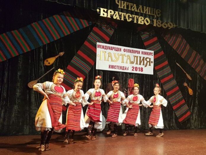 Младите таланти от ТФ "Нова генерация" откриха Международния фолклорен конкурс "Пауталия" 2018
