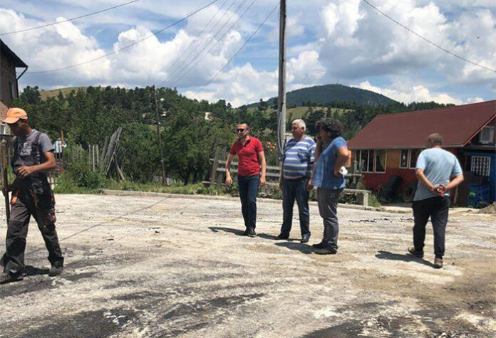 Кметът на Белица лично инспектира асфалтирането на улиците в Кузьово