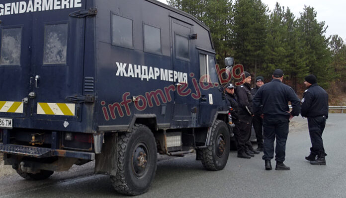 Полиция, жандармерия и барети търсят под дърво и камък избягалия затворник