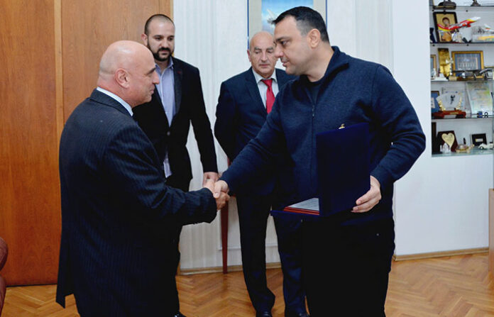 Наградиха служителите на Летище - Пловдив, участвали в спасяването на екипажа на падналия Ми-17