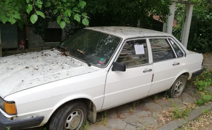 Установяват изоставени, излезли от употреба моторни превозни средства в Дупница
