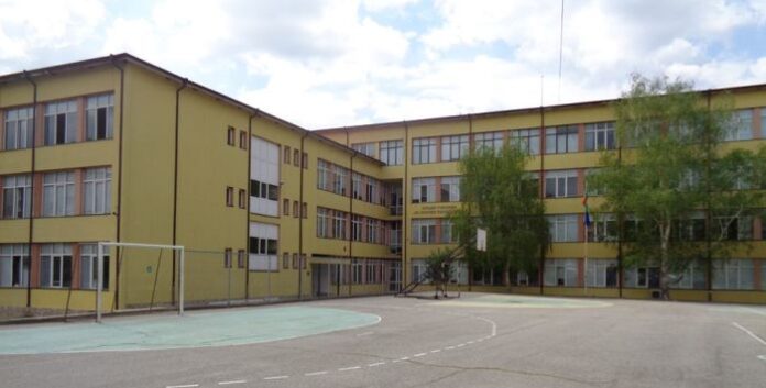 Отличия за ученици и преподаватели и признание за СУ „Св. Паисий Хилендарски“ – Дупница