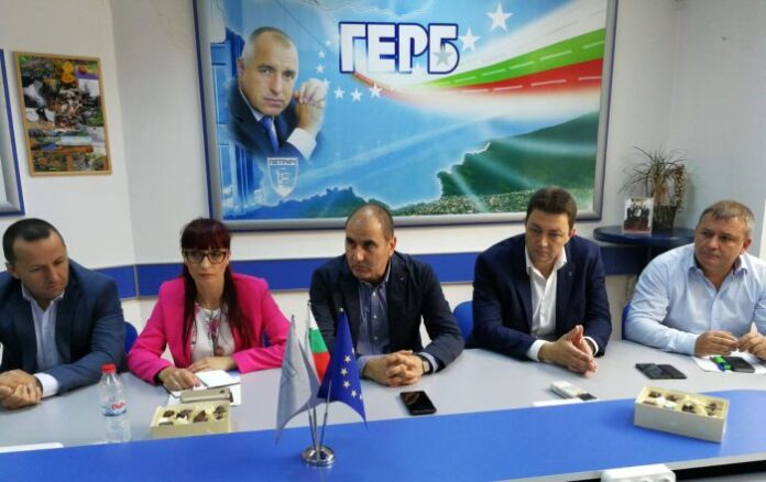 Новото общинско ръководство на ГЕРБ-Петрич, начело с кмета Бръчков