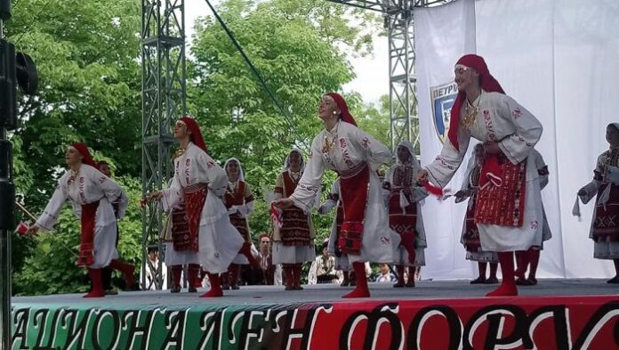 ТФ „Нова Генерация“ с отличия от VIII Национален фолклорен конкурс „Оро се вие, цървули се кинат“