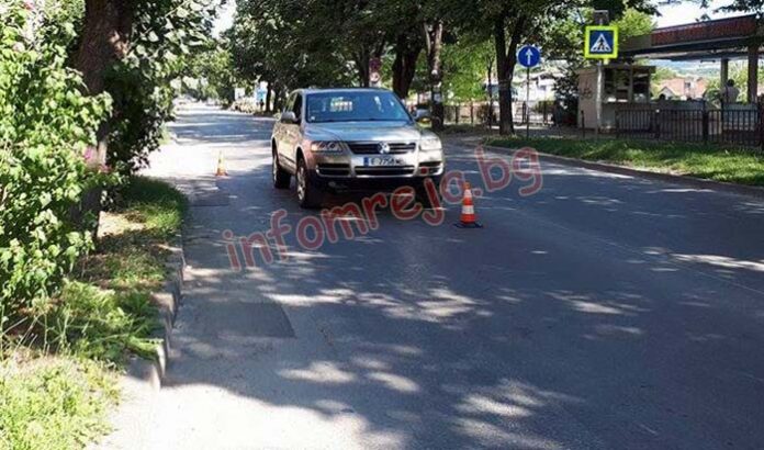 Жената, блъсната на пешеходна пътека в Благоевград, е в „Пирогов“