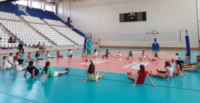 Десетки деца се включиха в занимания по таекуондо