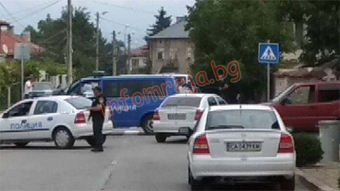 Има задържан след убийството в Благоевград! Преди минути е изведен от къща в Бараково (СНИМКИ)