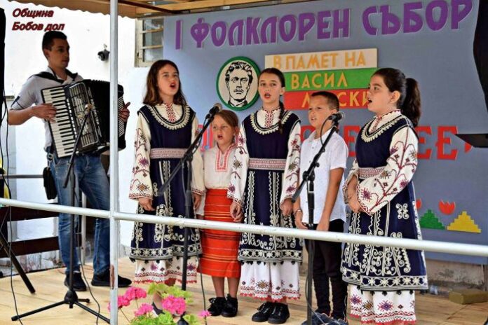 Новоселяне домакинства на Първия фолклорен фестивал в памет на Васил Левски