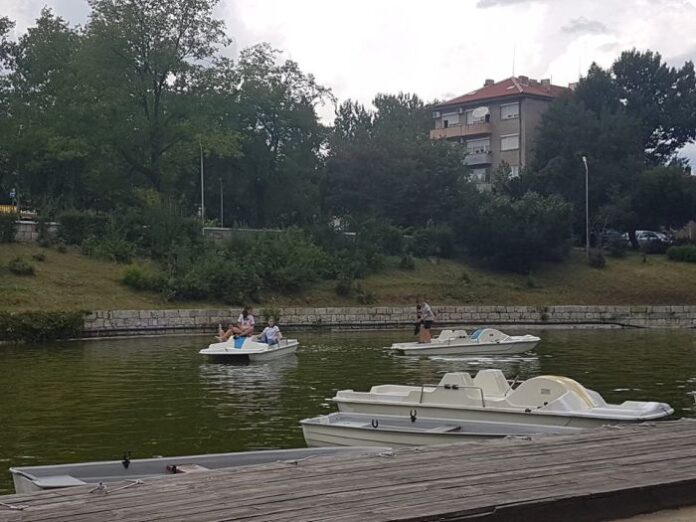 Водните колела и лодките на езерата в Кюстендил са все по-посещавана атракция през летния период