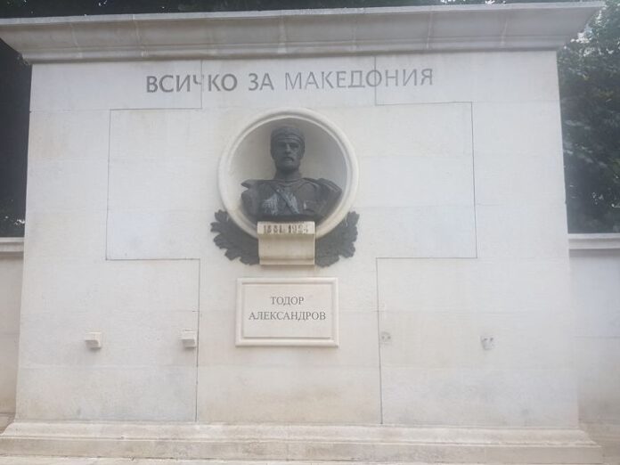 ВМРО - Кюстендил, постави нова плоча с името на Тодор Александров на едноименния паметник