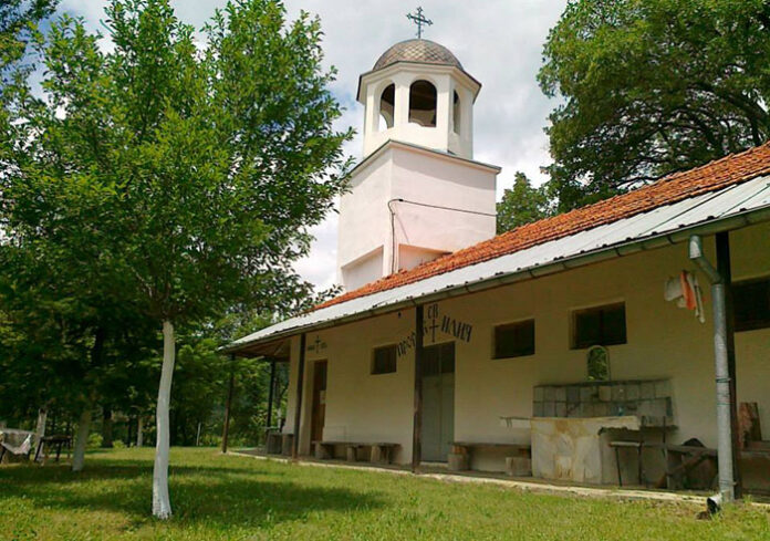 Църквата в Нова Ловча раздава цяло теле за курбан