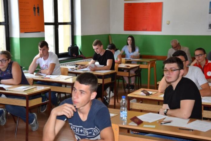 12 ученици в 9 клас са се записали да учат в паралелка с български език в гимназията в Босилеград