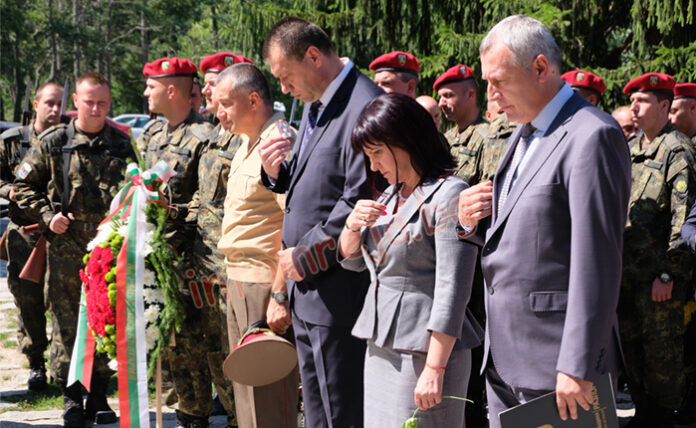 Пирин запя! Чу го и Рила! Традицията е жива! Паметта на илинденци - също! (СНИМКИ И ВИДЕО)