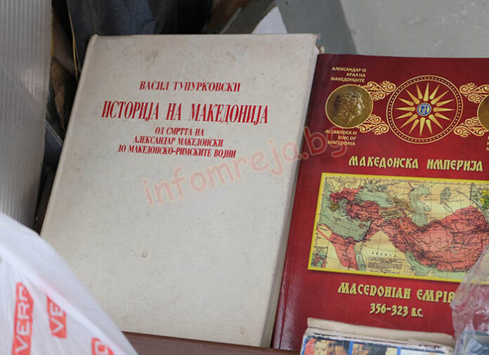 Македонският език и история из улиците в Скопие