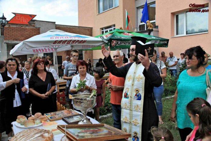 Осветиха тържествено параклиса „Успение на Пресвета Богородица” в Бобов дол