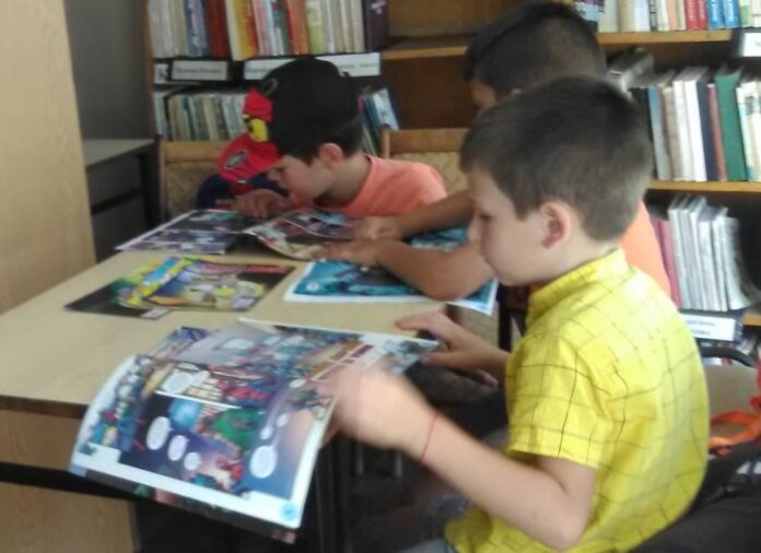 Деца сътвориха своите картинни книжки в библиотеката