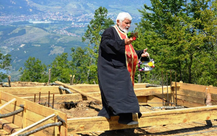 Изграждат параклис над село Ракитна в подножието на връх Кръста