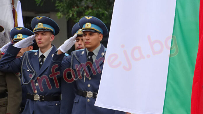 И военни ни липсват! Обявиха 204 свободни места, 28 са в Благоевград