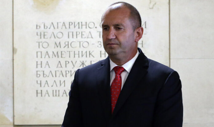 Радев със съболезнования към близките на загиналите, отмени участието си в заря-проверката в Габрово