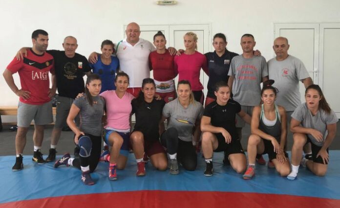 Дупничанката Миглена Селишка е на подготовка с националния отбор по борба в база “Спортпалас”