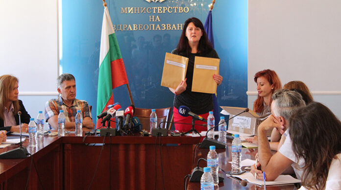 Нито една фирма не предлага нови линейки с висока проходимост