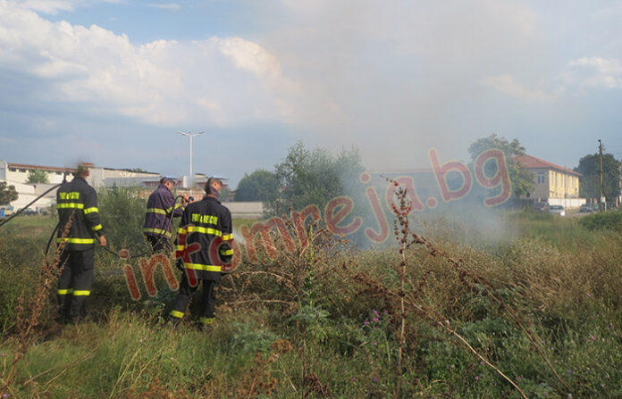 Умишлено подпалиха сухи треви и храсти по поречието на Банщица