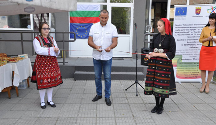 Прерязаха лентата на обновена жилищна сграда в Разлог