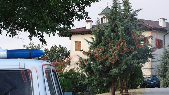 Задържаните "обирджии" от Роженския манастир обжалват решението на съда