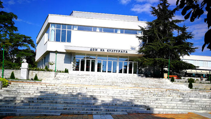 Преобразяват стълбите пред Дома на културата в Сандански