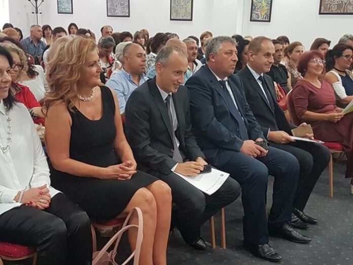 Министър Красимир Вълчев: Трябва да следим за правото на образование на всяко едно дете