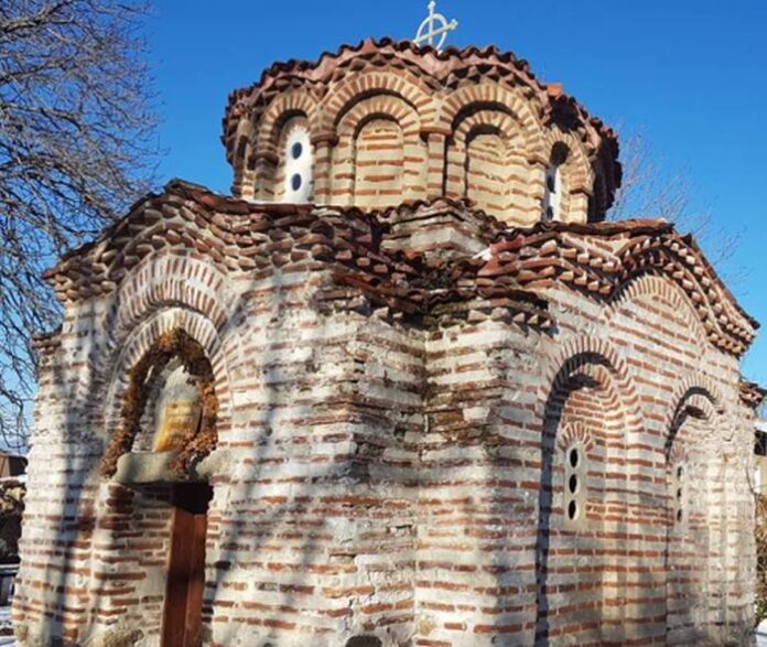 Ремонтират средновековния храм "Св. Никола" в центъра на Сапарева баня