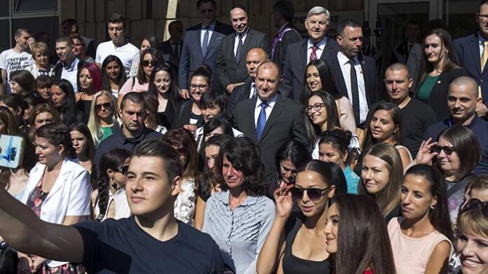 Президентът призова към непримиримост, когато се ограбва бъдещето на България