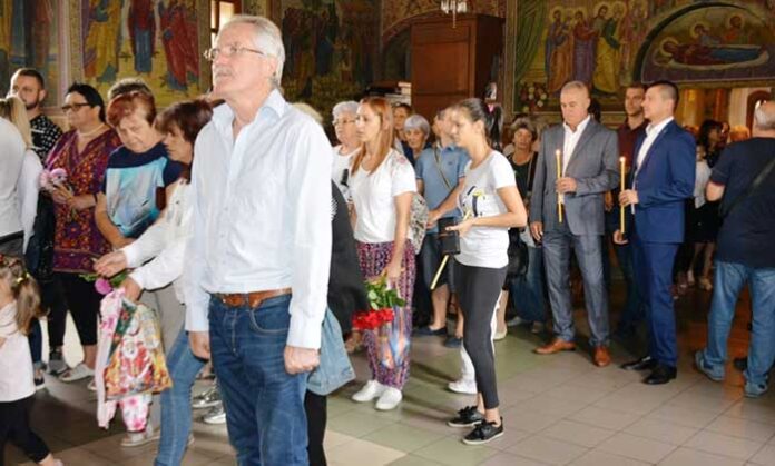 15 казана курбан осветиха за празника на Симитли