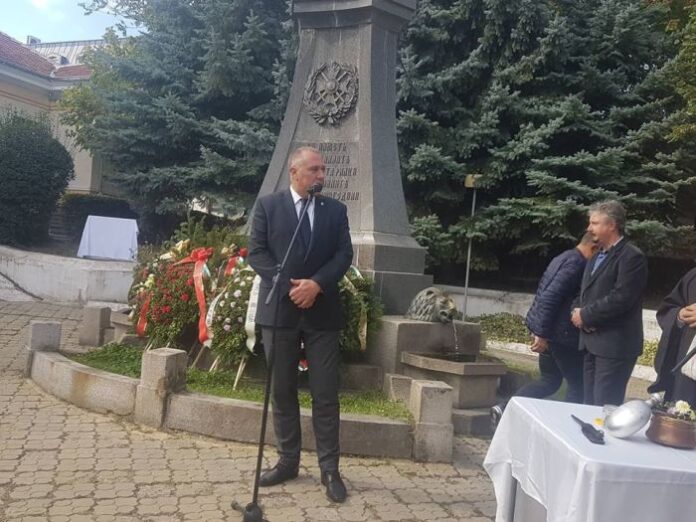 Проф. д-р Гаврилов и Петър Паунов с юбилейни медали "Сто години от Първата световна война"
