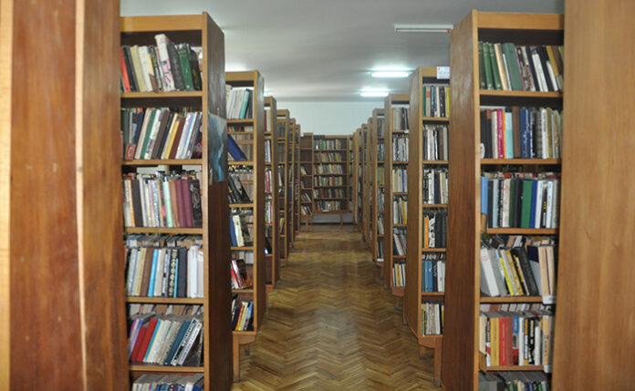 Библиотеката в Разлог обогатява фонда си от книги по проект