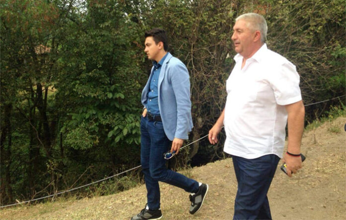 Евродепутатът Момчил Неков в Кресна - година след пожара! Пременен в носия, откри фестивал в Баня
