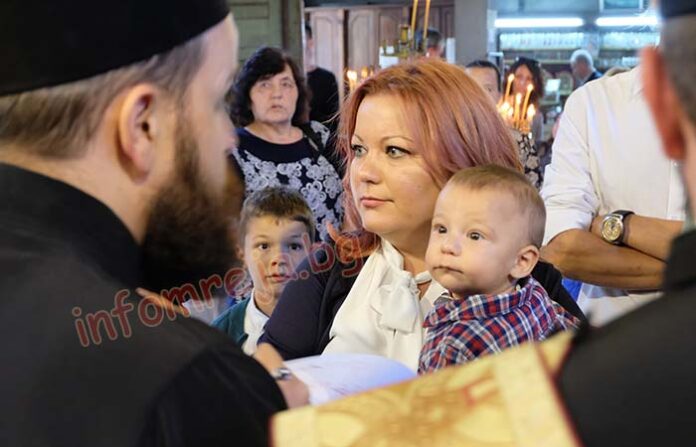 Националното кръщене в Благоевград: Митрополит Серафим покръсти малкия Николай от Кулата